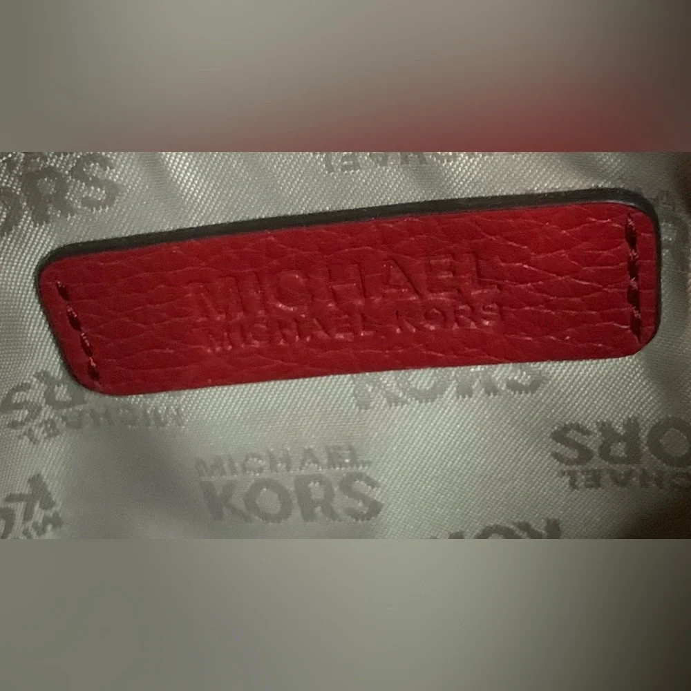 Michael Kors Women’s Scarlet Wristlet with Gold Accent. Like New - Picture 2 of 10